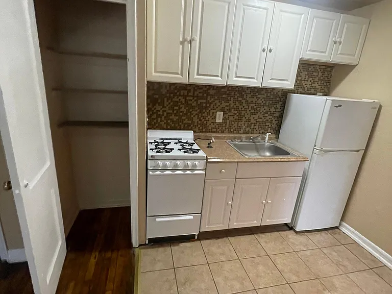 305 Parrott Ave #1C — Photo 5
