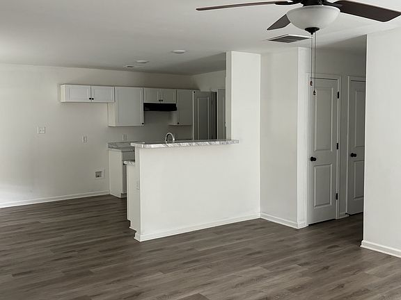 4th image of 4534 Beacon Hill Dr