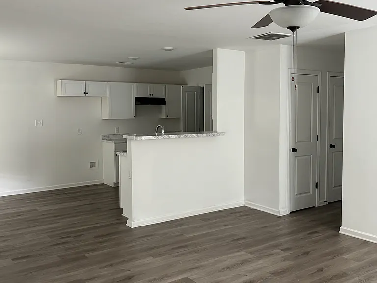 4534 Beacon Hill Dr — Photo 4