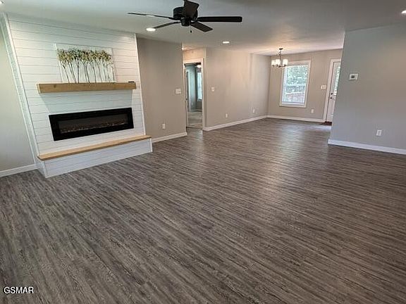4th image of 619 Emerald Ave