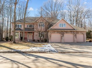 63 Brentwood Ln, Appleton, WI 54915