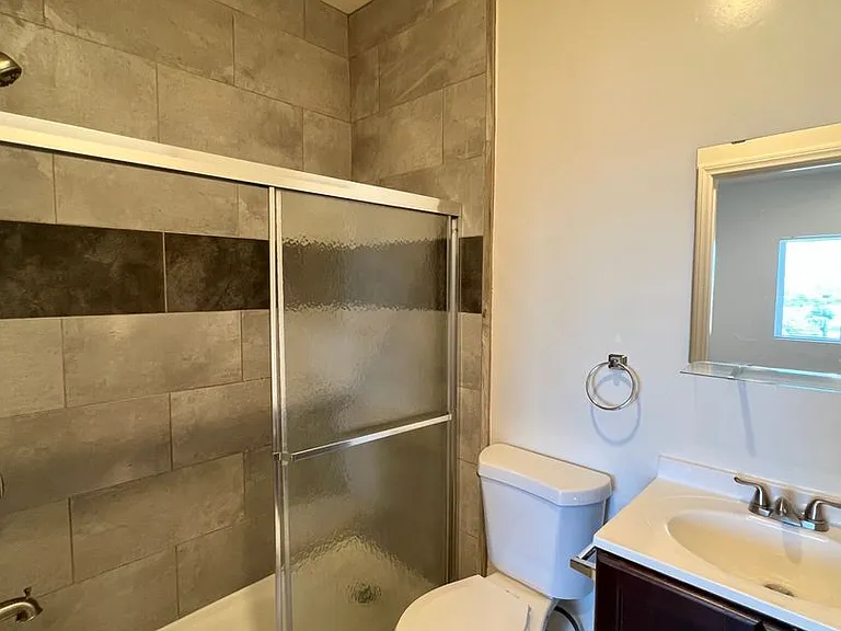 Saranac Street 7227 - 7229 - 7231 — Photo 29
