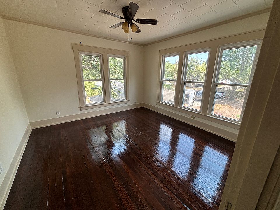 Private bedroom with great natural light and space to make it your own (unfurnished, as it is rented)