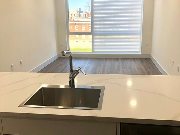 5th image of 4904 Spruce St #308