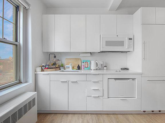 2nd image of 166 W 75th St APT 1302