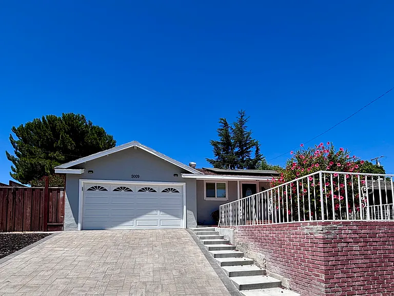 5009 Lyng Dr — Photo 1