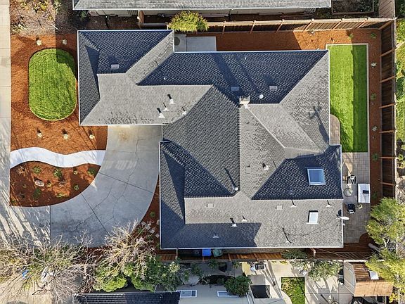 5th image of 2864 Nicholas Dr