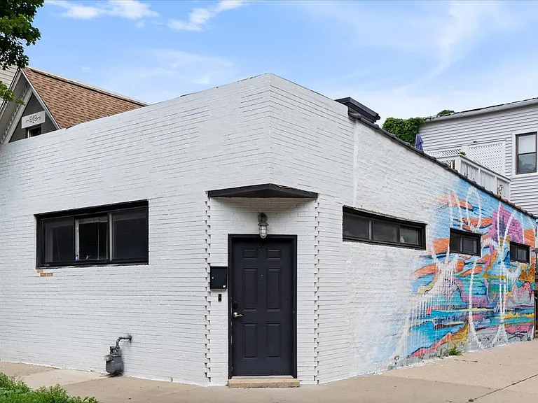 1861 N Hoyne Ave #1F — Photo 1