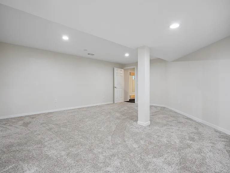 2310 Yorkshire Dr — Photo 14