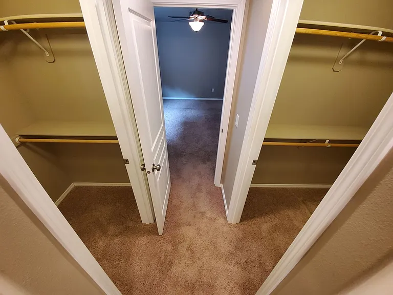 899 N Pointe Dr NW — Photo 13