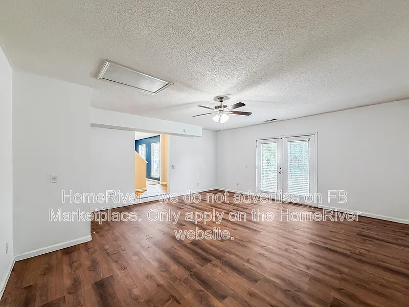 3 bed, 2.5 bath, 1836 sqft, $1,975 — Photo 2