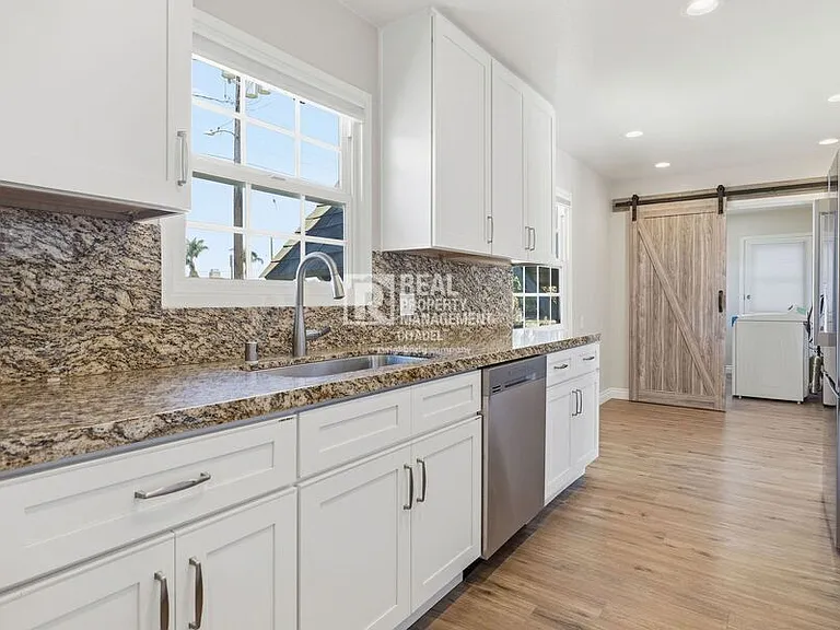 5082 Edinger Ave — Photo 15