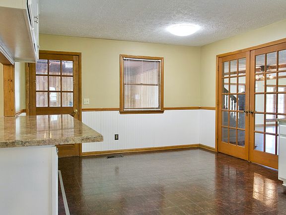 4th image of 819 Greenfield Dr