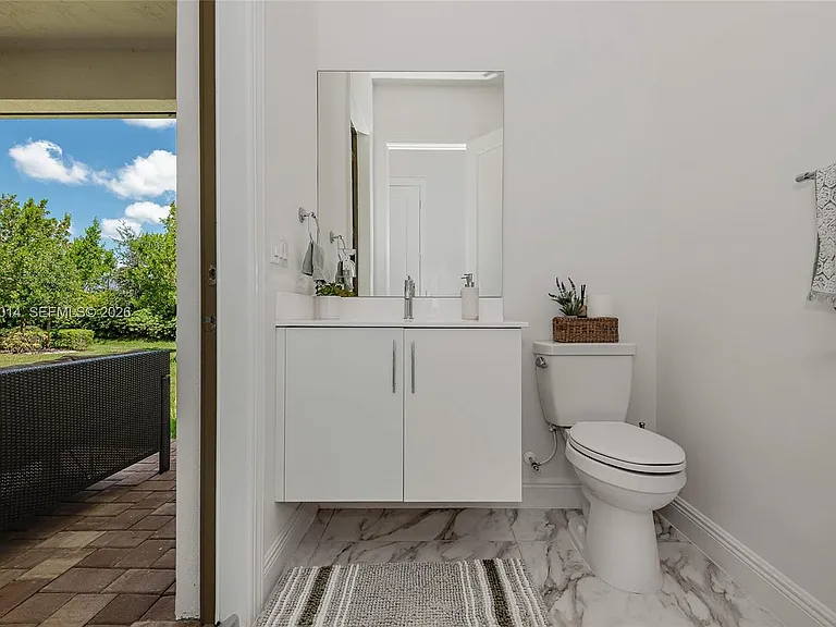 12835 Bayside Ct — Photo 32