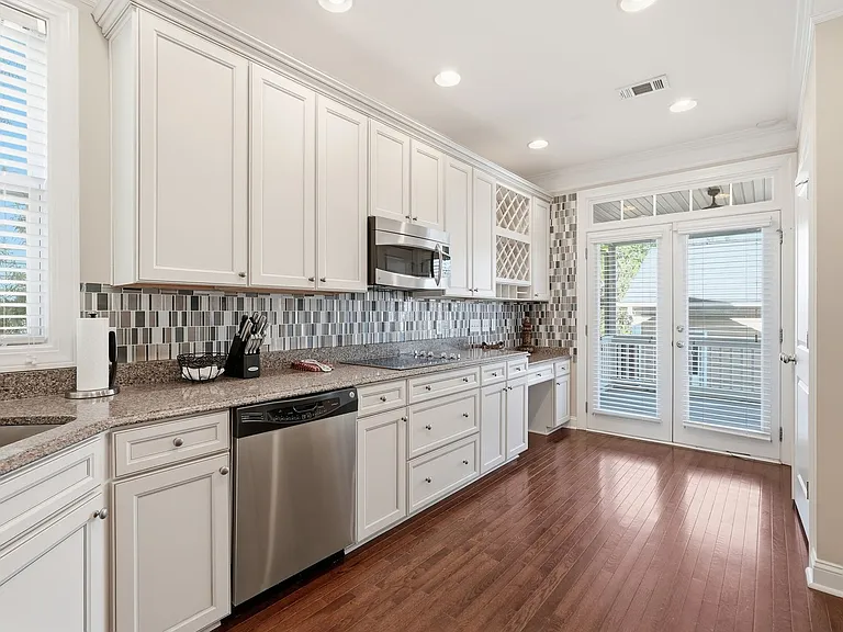 313 Lake View Dr — Photo 11