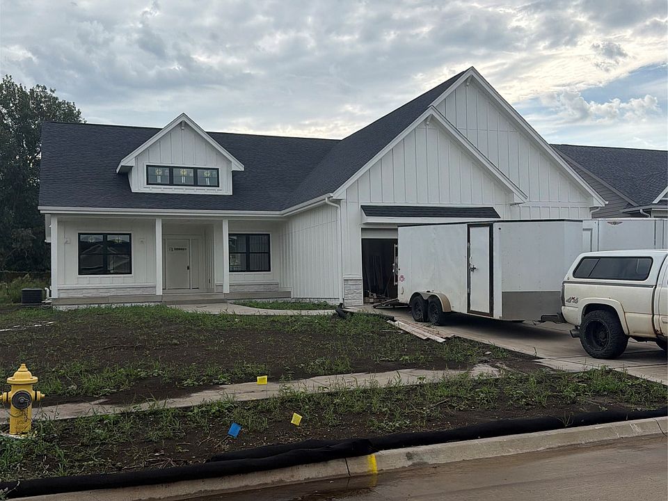 1st image of 1365 NW Brooks Dr