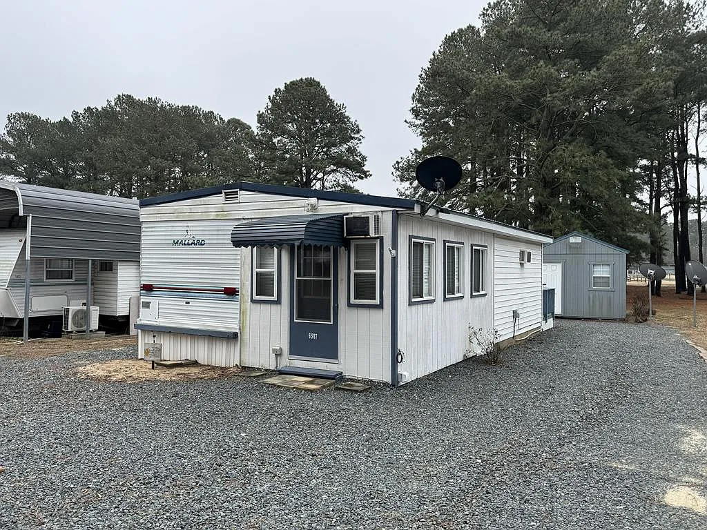 466 Bay Breeze Dr photo 1