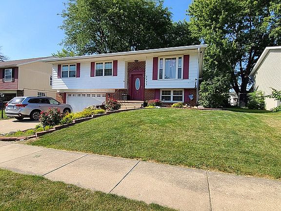 2nd image of 2433 W Carriage Ln