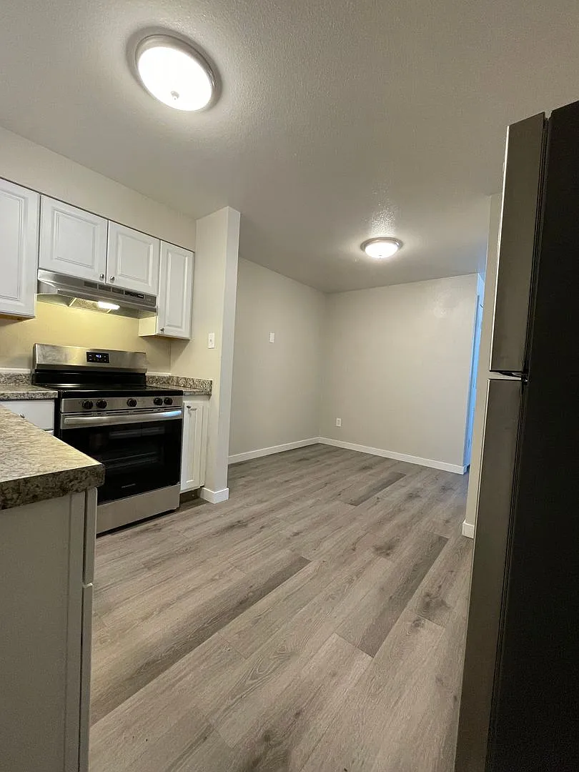 Beautiful 3 Bed 1 Bath Apartment Move In Special $500 Off First Month — Photo 4