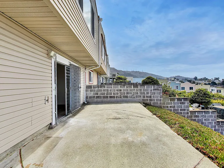 310 Castle St — Photo 33