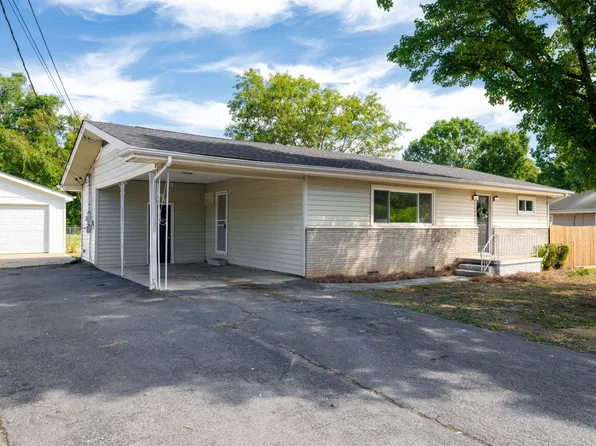 704 Shelly Ln, Rossville, GA 30741