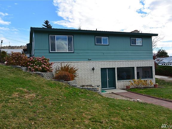 3rd image of 405 E Chelan Ave