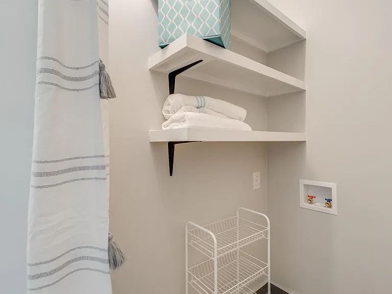 2742 Montgomery Ave — Photo 17