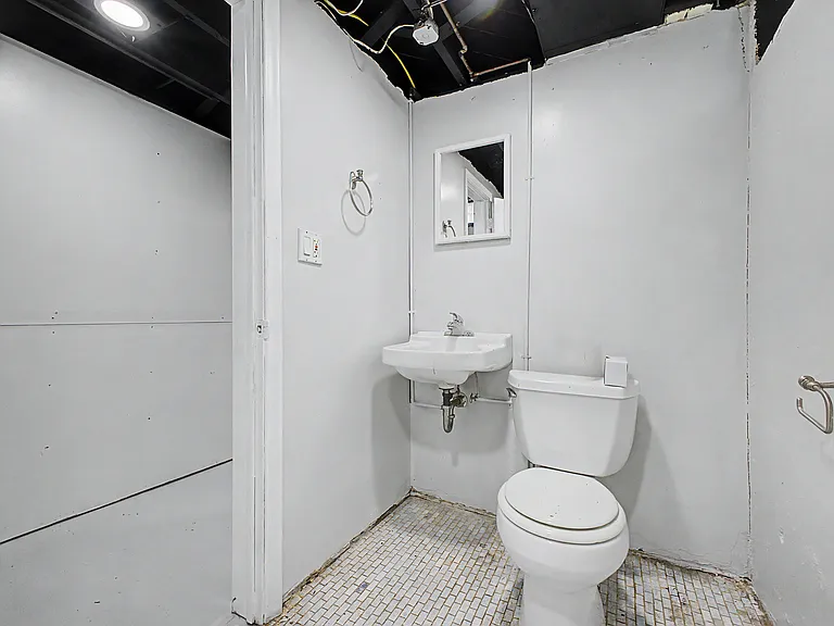 4205 Katherine St — Photo 23