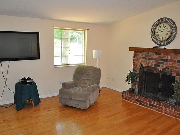 3rd image of 350 Hembree Forest Cir