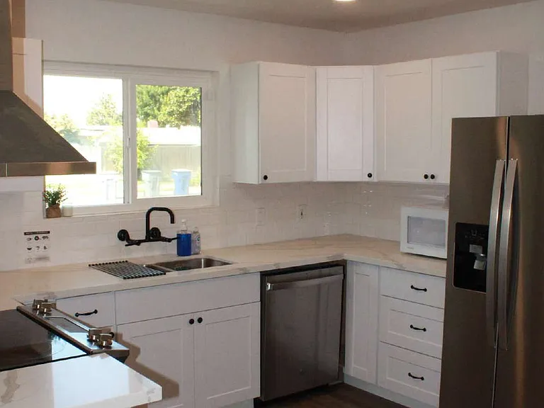 725 W Rialto Ave — Photo 6
