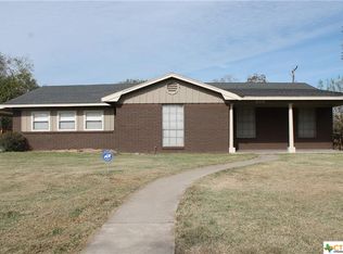 804 E Mistletoe Ave, Victoria, TX 77901