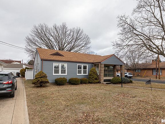 2nd image of 901 W Forrest Hill Ave