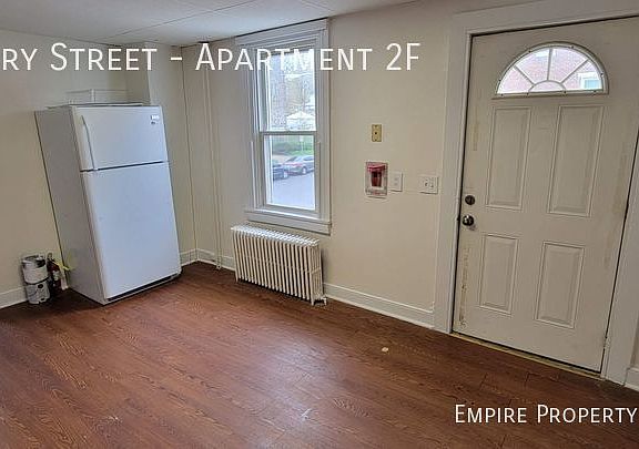 5th image of 1051 Ferry St #2F