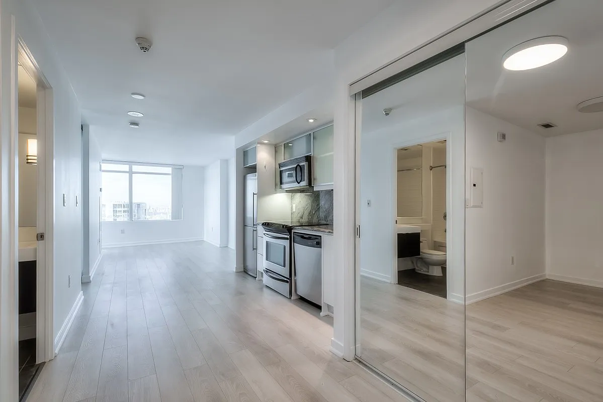 Building Photo - 25 Telegram Mews #5308