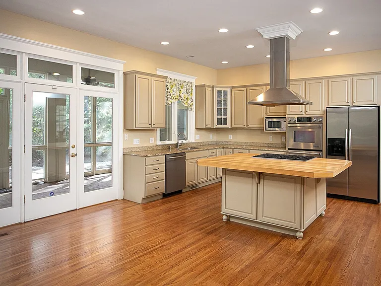 81103 Alexander — Photo 10