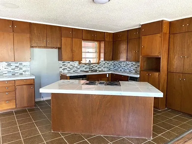 2108 Vine St — Photo 6