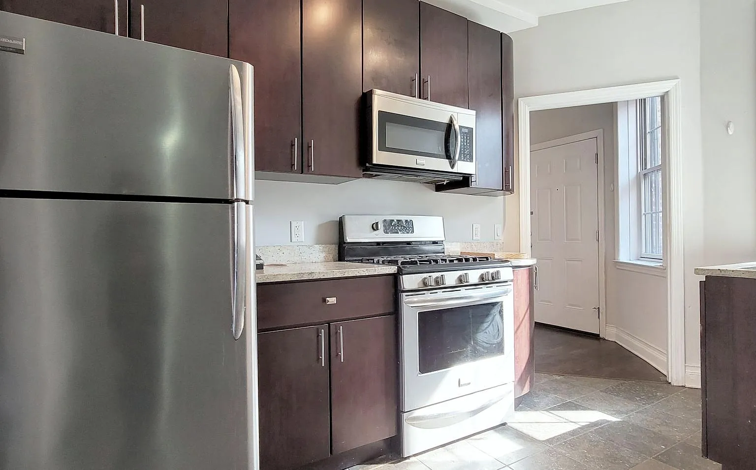 383 2nd St — Photo 3