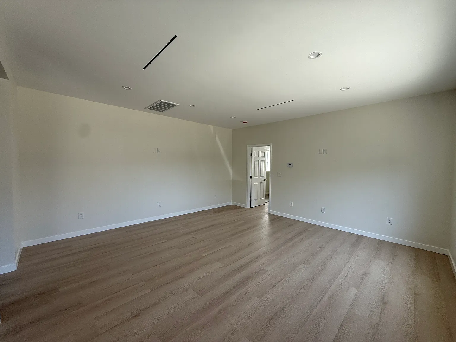 1 bed, 725 sqft, $2,550 — Photo 2