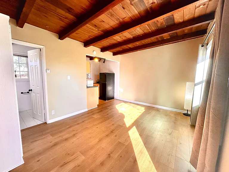 1101 E Grand Ave — Photo 137