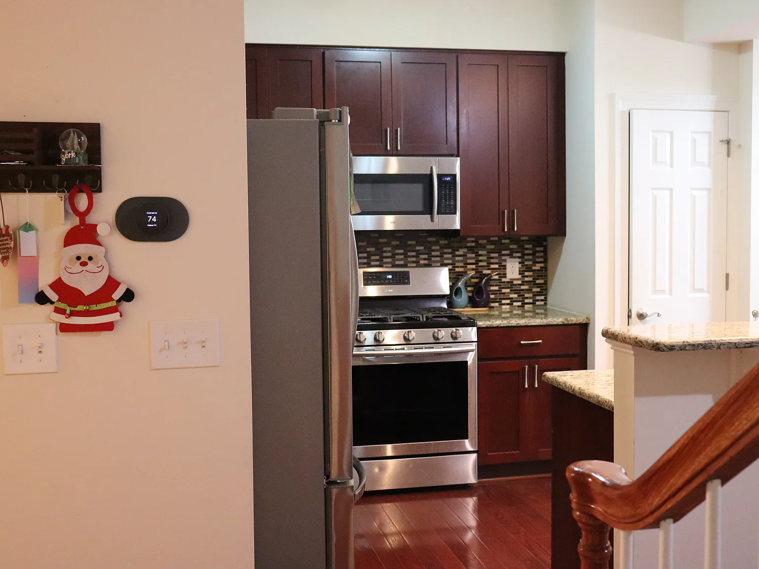 3 bed, 2.5 bath, 2750 sqft, $3,000 — Photo 2
