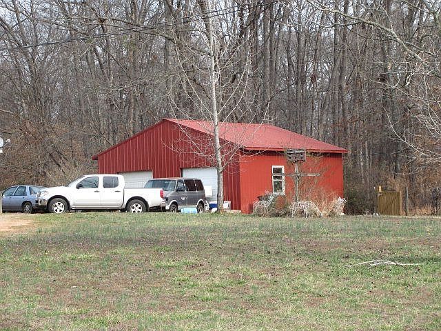 2nd image of 495 Swamp Guinea Rd