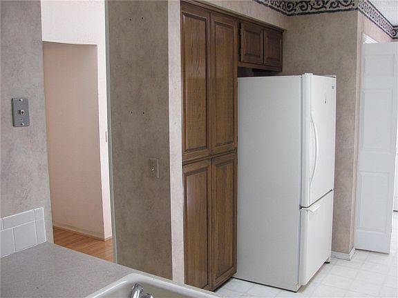 4th image of 1 Rayburn Ln