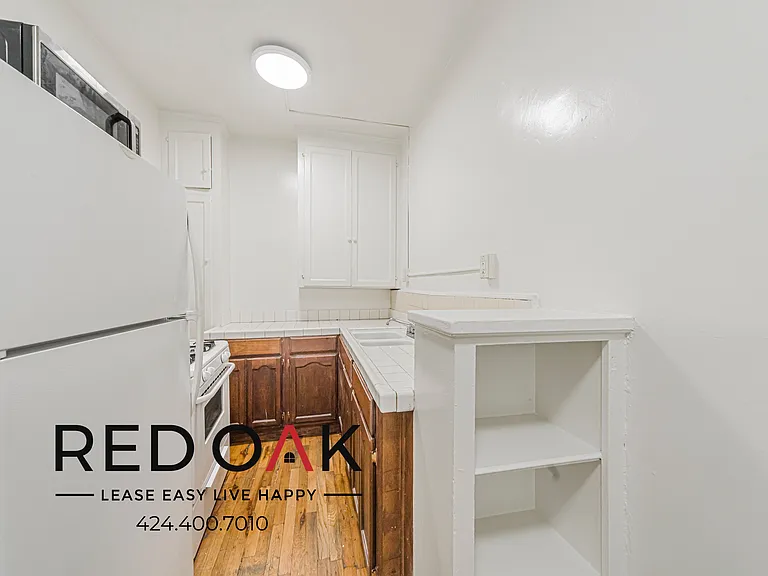 836 Sanborn Ave #208 — Photo 2