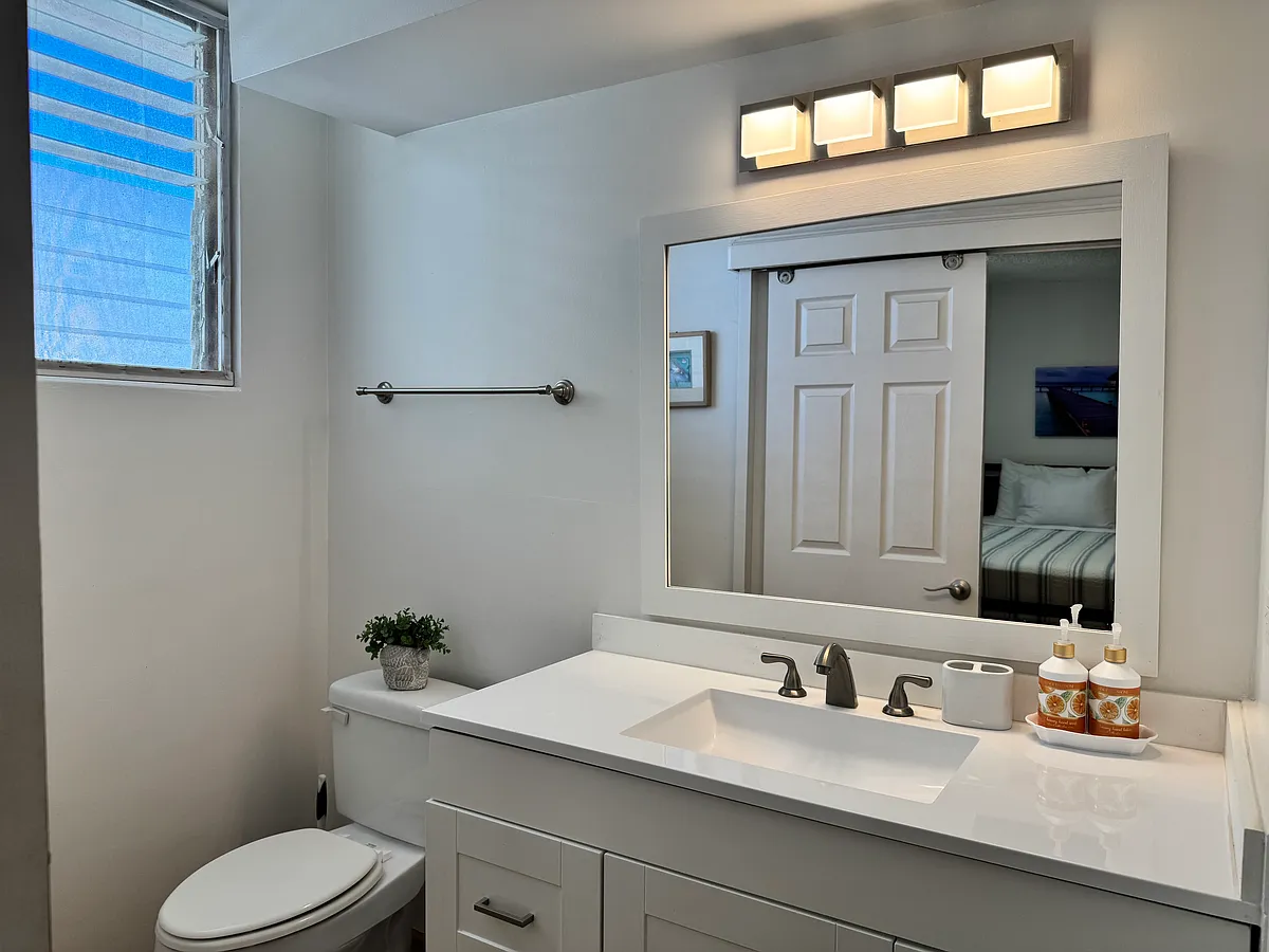 Building Photo - 2442 Kuhio Ave #804