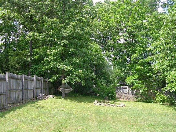 5th image of 205 Carriage Dr