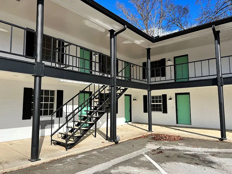 Sunset Rock Apartments — Photo 20