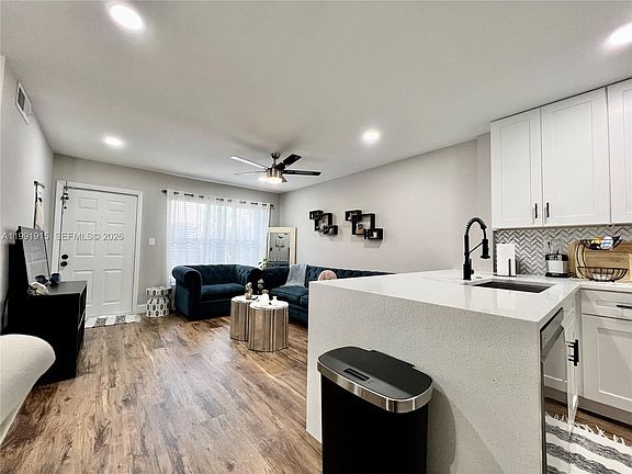 3rd image of 10019 Winding Lake Rd APT 202