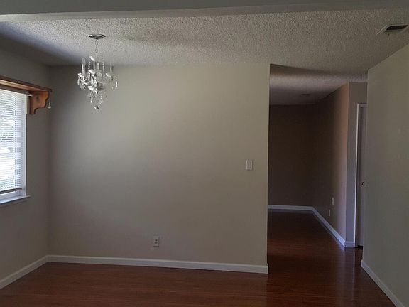 5th image of 715 Park Dr