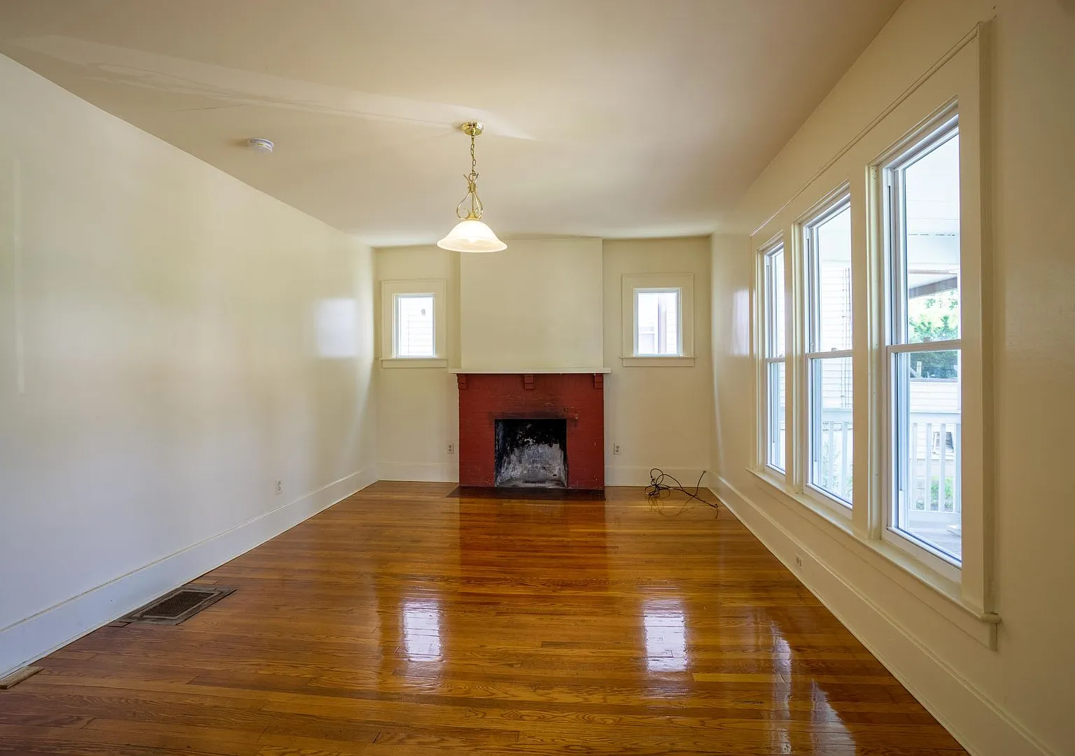 2424 E Genesee - Available 8/1/27 - Spacious Newly Renovated Single Family Home — Photo 4