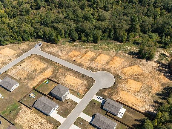 4th image of 21 Oak Valley Dr